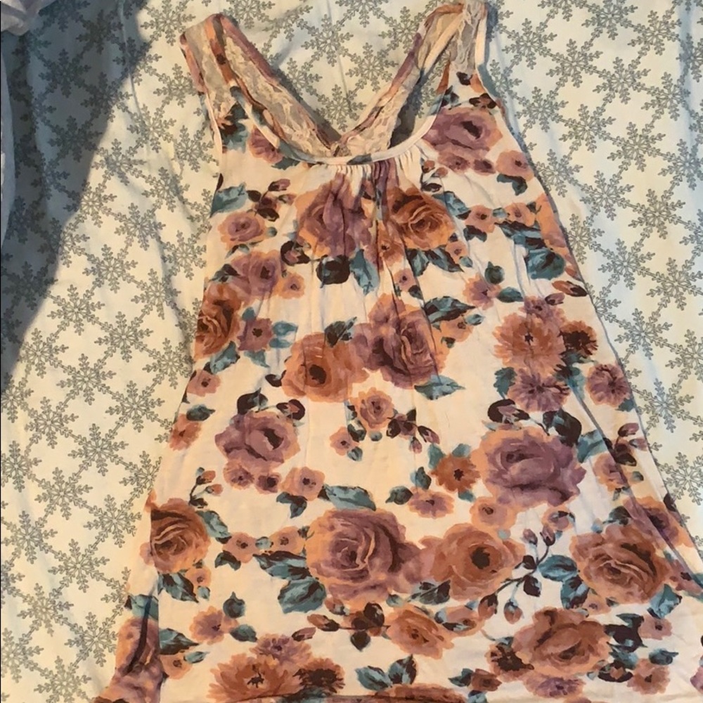 $2 w/ bundle Floral lace tank